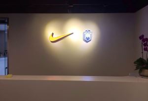 NIKE